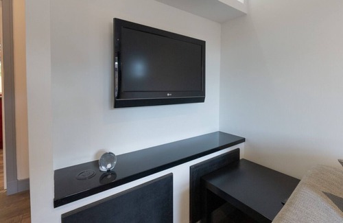 Livingston House | Easy Access to Glasgow and Edinburgh with 2 Parking Spaces