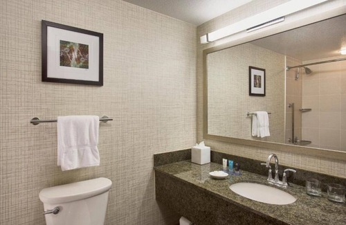 Lake Forest House | Easy access to Portland attractions