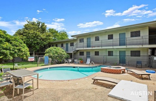 Austin Apartment | Easy Access to UT Campus Shared Pool and Parking