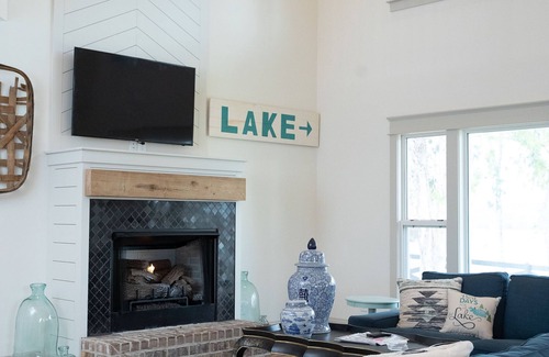Winchester House | Easy Peasy -lakefront home Tim’s Ford Lake -golf cart seats 6, in Twin Creeks