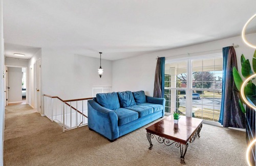 Frederick House | Easy Self Check-in 4BR Escape Prime Walkable Location Dining & Shops Nearby