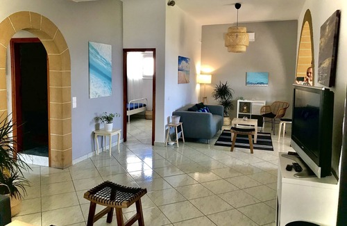 Kampos House | Easy to access and next to the two organized beaches of the island.