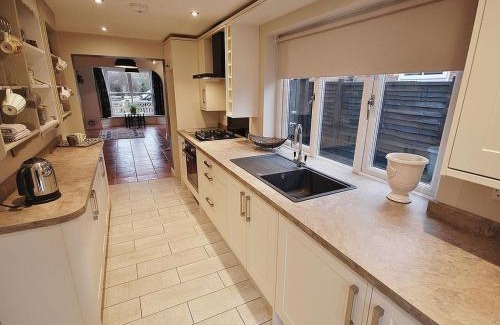 Pinchbeck Apartment | EasyRest Spalding - 6 Beds & Free Parking - Central & Quiet Location - Entire Spacious House