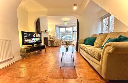 Pinchbeck Apartment | EasyRest Spalding - 6 Beds & Free Parking - Central & Quiet Location - Entire Spacious House