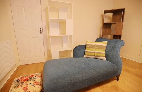 Castle Bromwich House | EasyTravel Luxury NEC/Airport 3 beds House