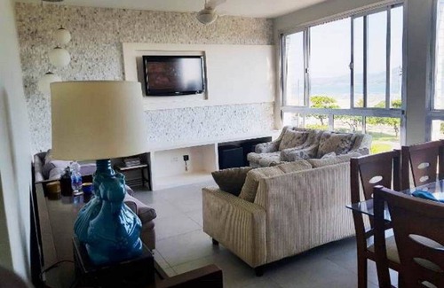Pompeia Apartment | EAT AND SPEND THE CARNIVAL IN FRONT OF THE BEACH with WIFI