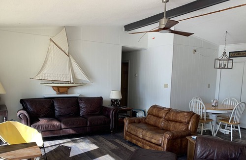 Littleton House | Eaton’s Ferry Ests-Cozy 3BR 2BA Lake Ft House-Main Lake View in Private Cove