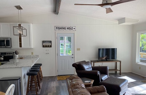 Littleton House | Eaton’s Ferry Ests-Cozy 3BR 2BA Lake Ft House-Main Lake View in Private Cove