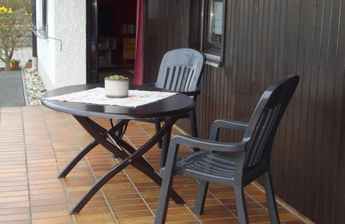 Traitsching Apartment | Ebenerdige Ferienwohnung mit Terrasse für bis zu 4 Personen