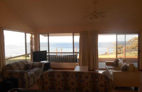 Dalrymple House | Ebb N Flow Beach House - Stansbury