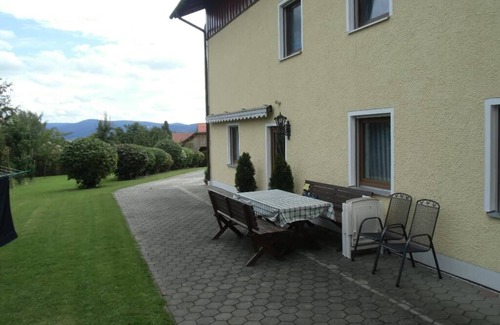 Bad Koetzting Apartment | Ebenerdige, 75qm-große Ferienwohnung in ruhiger Lage