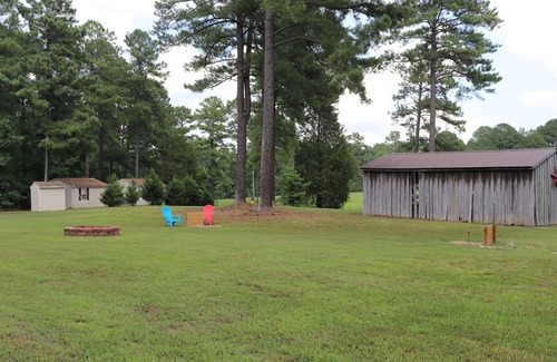 Gasburg Cabin | Ec Lake Gaston Cabin in natural woodland setting on beautiful Lake Gaston