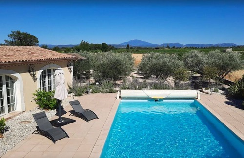 Rochegude Villa | Echappée en ProvencenVilla with 2 apartments around a swimming pool.