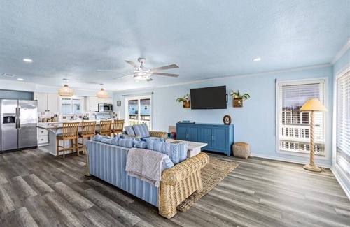 Galveston House | Echoing Pearl- Your Perfect Beach Getaway, Steps Away from the Beach!