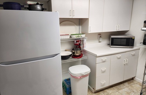 Brookline House | ECLECTIC ▪︎ 3 BDRM ▪︎ 3 BATH ▪︎ PATIO ▪︎ EV CHARGER ▪︎ GARAGE ▪︎ MIN TO DNTWN