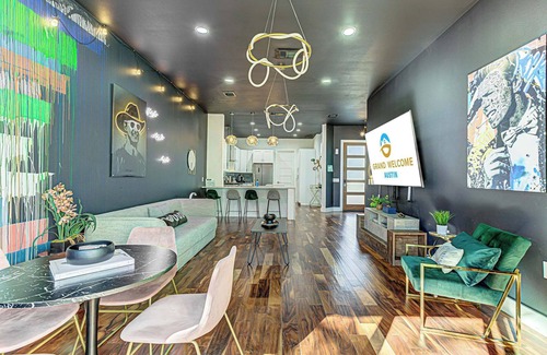 MLK House | Eclectic 6 BDR for 20, Mins to 6th St & DT!