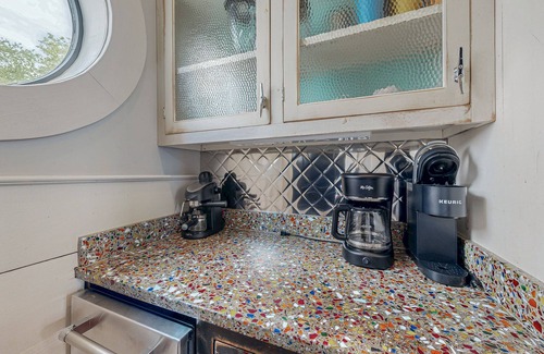 Saint Simons Island Cottage | Eclectic, airy beach cottage w/partial ocean view, private W/D, and pool access