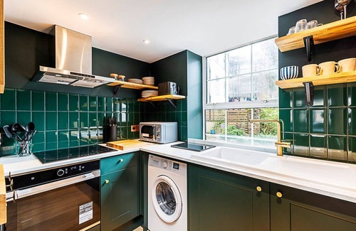 Whitechapel Apartment | Eclectic and Retro Flat in Spitalfields