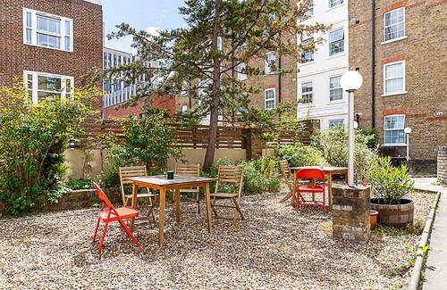 Whitechapel Apartment | Eclectic and Retro Flat in Spitalfields