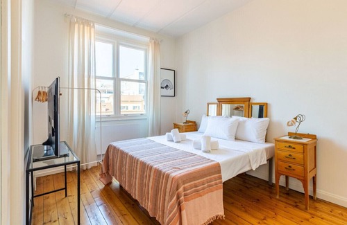 Asmali Mescit Apartment | Eclectic Home near Galata Tower in Beyoglu