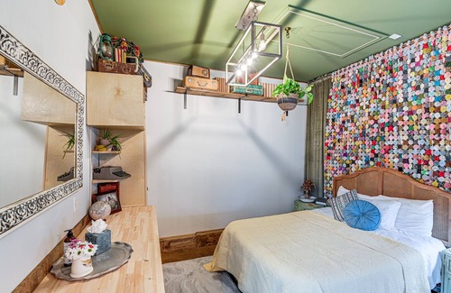 Glencliff Cottage | Eclectic Nashville Cottage ~ 5 Mi to Downtown!