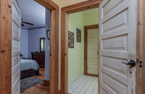 Pittsboro Bed & Breakfast | Eclectic & Spacious Guest Cottage (walk to downtown/pet friendly)