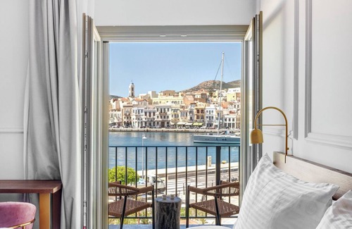 Ermoupoli Bed & Breakfast | Eclectic Syros