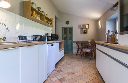Joue-sur-Erdre Cottage | Eco-friendly Cottage Near Vioreau Forest: 3BR, Enclosed Garden, Cozy Fireplace