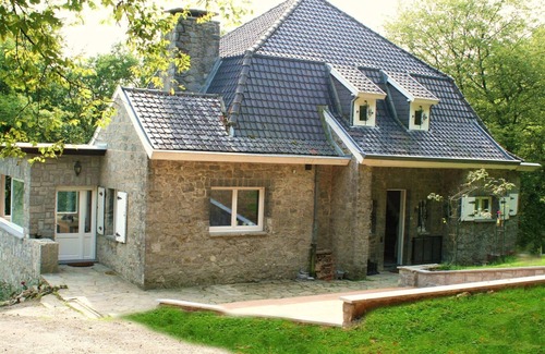 Falaen House | Eco Hilltop Home in Falaën