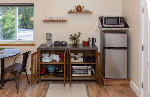 Malvern Hills House | Eco-Luxury Studio King Bed West AVL Biltmore