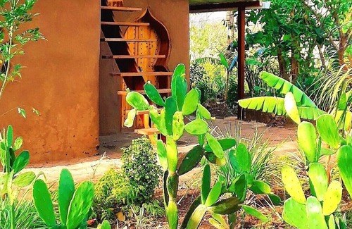 Santa Cruz House | Ecolodge in the jungle with view of the volcanoes - authentic experience