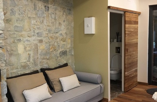 Garons Cabin | ECOLODGE & private SPA, park pool! In the heart of nature 7 kms south of Nîmes