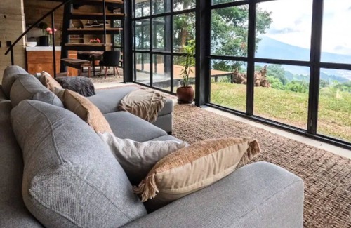 San Mateo Milpas Altas House | Ecological charm in Antigua Guatemala