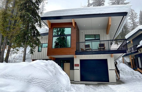 Rossland Apartment | EcoLuxury Suite - 2 mins to Red Ski Resort Rossland BC