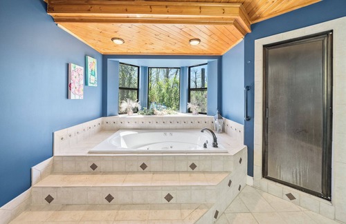 Youngstown House | Econfina Squatch Hideout!Creekside 7 Bedrooms, Kayak,Fish,Canoe10 min to Springs
