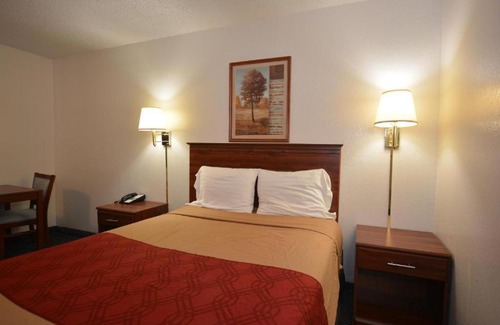 Central Oklahoma City Hotel | Econo Inn and suites