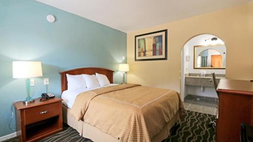 Parker Lane Cabin | Econo Lodge Austin South