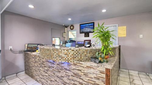 Parker Lane Cabin | Econo Lodge Austin South