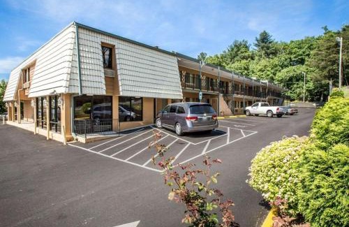 Asheville Cabin | Econo Lodge Biltmore