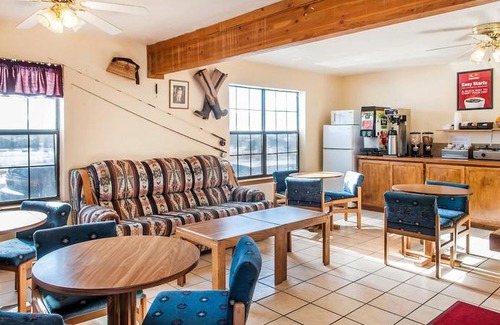 Eagle Nest Hotel | Econo Lodge Eagle Nest