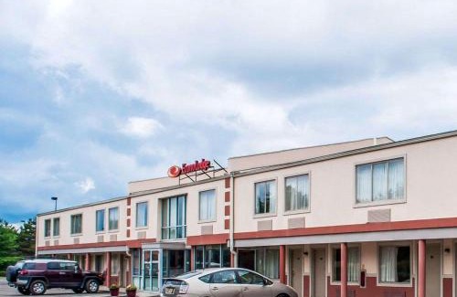 Big Flats Airport Cabin | Econo Lodge Elmira-Corning