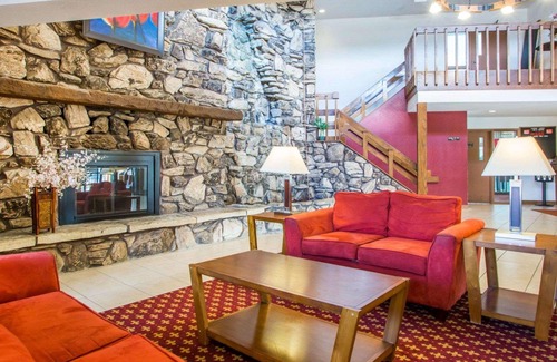 Stevens Point Hotel | Econo Lodge Inn & Suites Stevens Point