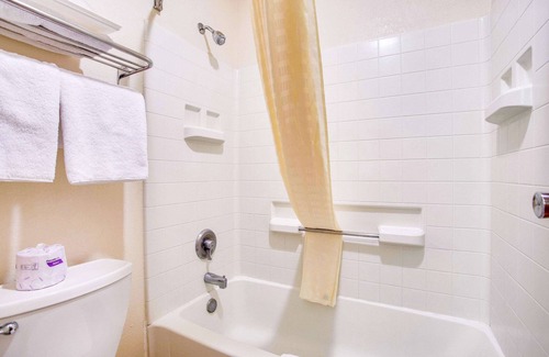 Princess Jeanne Hotel | Econo Lodge Inn & Suites Albuquerque East I-40 Eubank Exit