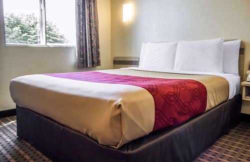 Meadville Hotel | Econo Lodge Meadville