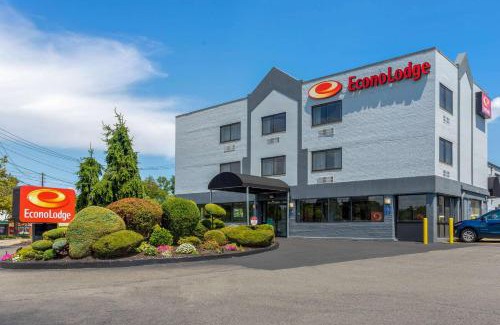 Hicksville Cabin | Econo Lodge