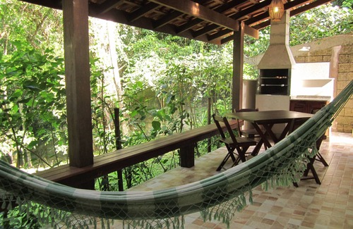 Praia Grande Ski Chalet | economical option with air conditioning 30 meters from Julião Beach.
