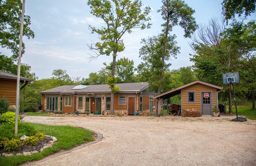 Drexel House | Ecotouristic 4500Sf Lodge 2000sf Indoor pool - ITLUXURYSTAYS sleeps up to 49.