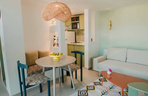 Sidi Abdel Aziz Apartment | Écrin bleu - Sea and pool view