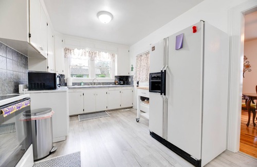 Greenville House | ECU Stadium & Stallings Stadium are walking distance from this charming home