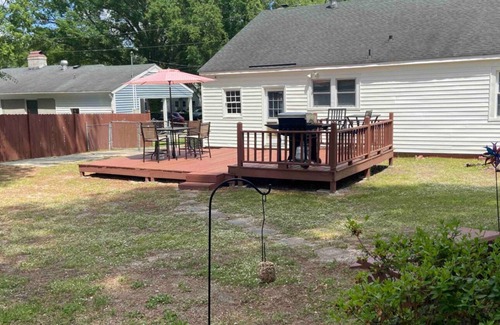 Greenville House | ECU Stadium & Stallings Stadium are walking distance from this charming home